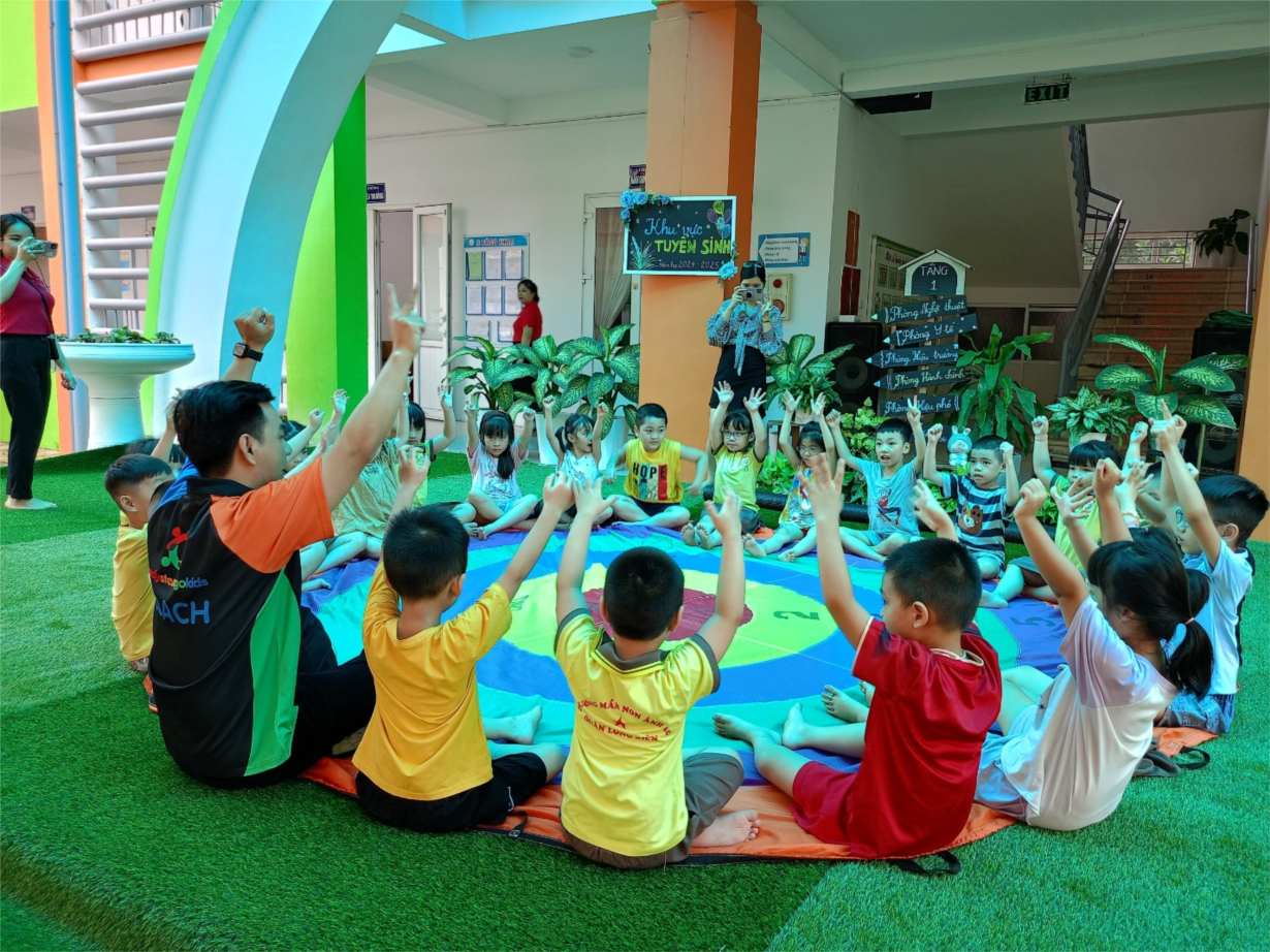 Các bé khối MGL tham gia Ngày hội Open day